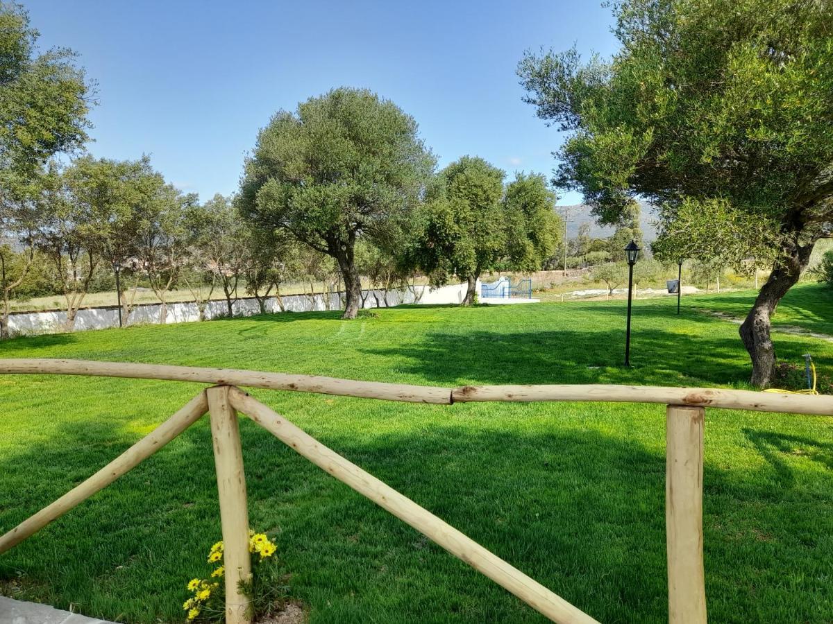 Agriturismo Palas De Serra Country Resort Onifai Exteriér fotografie