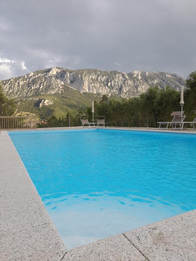 Agriturismo Palas De Serra Country Resort Onifai Exteriér fotografie