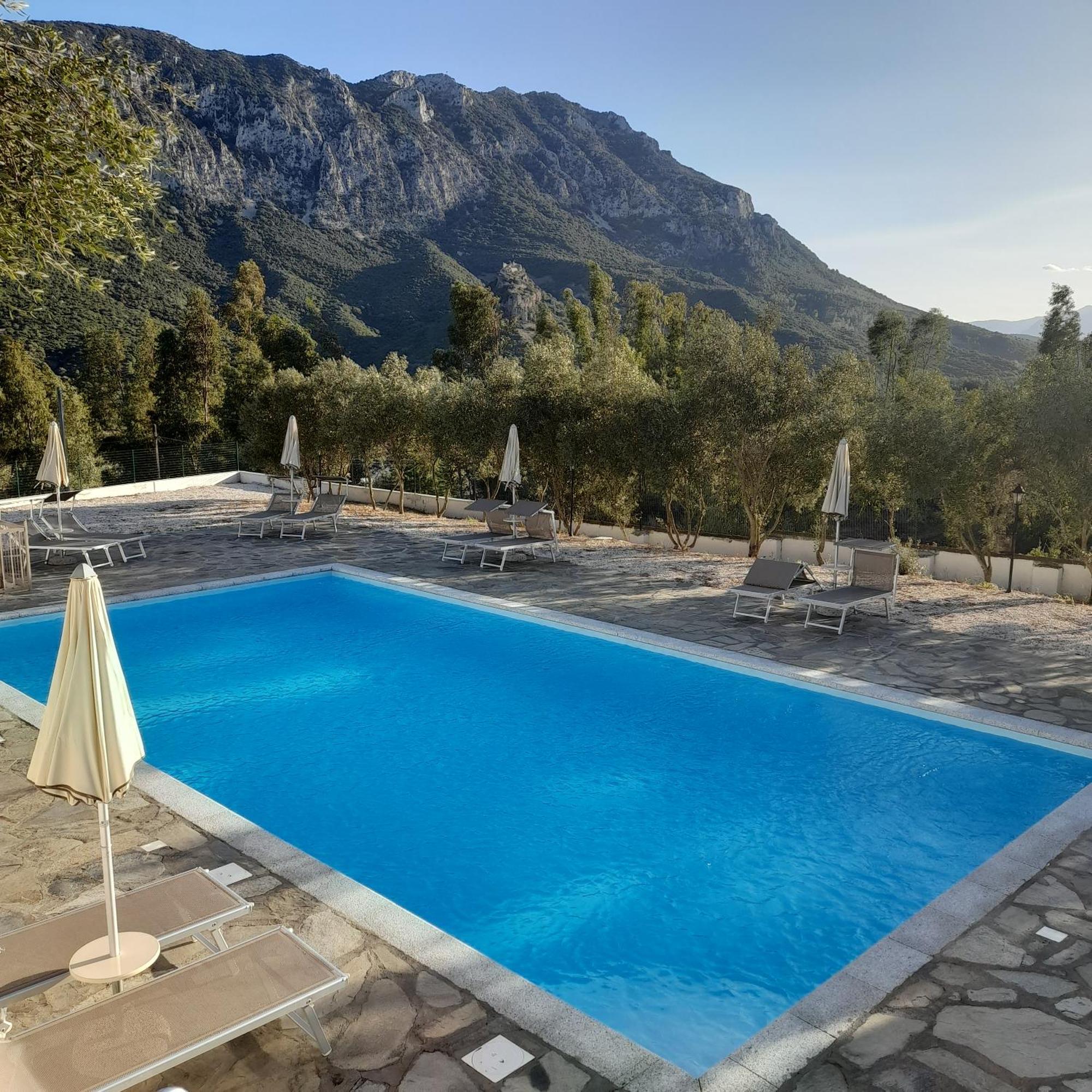 Agriturismo Palas De Serra Country Resort Onifai Exteriér fotografie